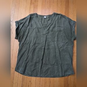 Green vneck Old Navy shirt